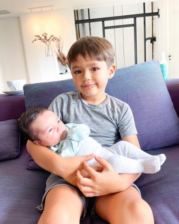 Potret El Barack Momong Baby Aizen (Instagram/inijedar) 