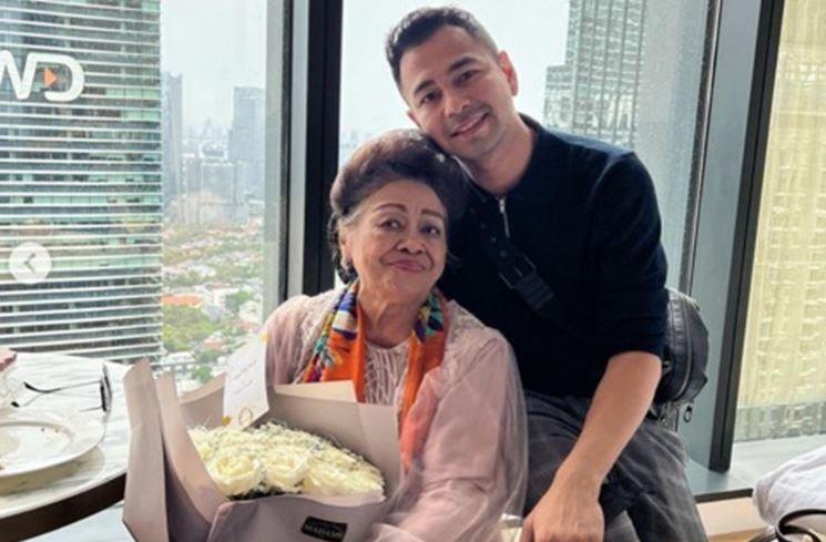 Potret Nenek Raffi Ahmad. (Instagram/@raffinagita1717)