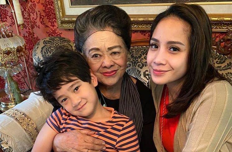 Potret Nenek Raffi Ahmad. (Instagram/@amy_r_qanita)