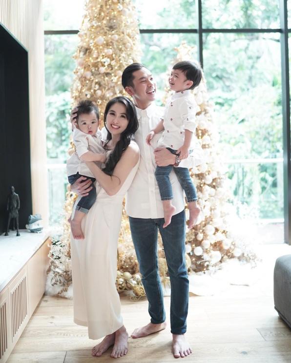Ide Outfit Natal Ala Artis (instagram/@sandradewi88)