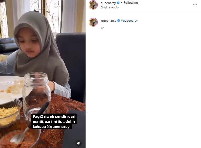 Arsy Hermansyah pakai hijab. (Instagram/@queenarsy)