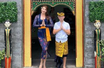 Momen Tamara Bleszynski Nongkrong di Warung Sembako Tanpa Gengsi: Keren Banget nih