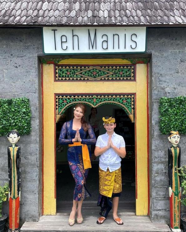 Tamara Bleszynski dan Kenzou. (Instagram/tehmanisbali)