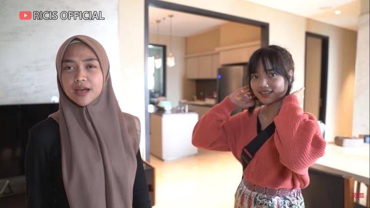 Fuji dan Ria Ricis. (YouTube/Ricis Official)