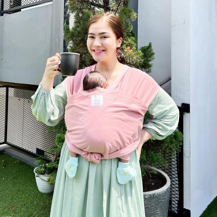 Adu Gaya Artis Momong Bayinya (Instagram/@felicyangelista_)