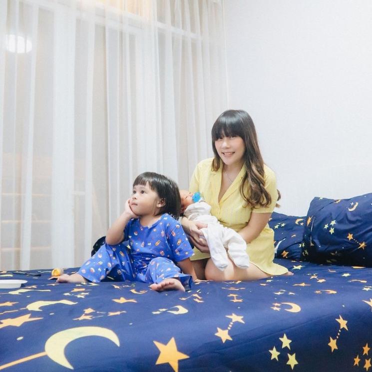 Adu Gaya Artis Momong Bayinya (Instagram/@cherly7uno)