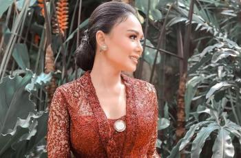 Yuni Shara Dirangkul Mesra Mantan Suami, Tetap Kompak Meski Sudah Berpisah