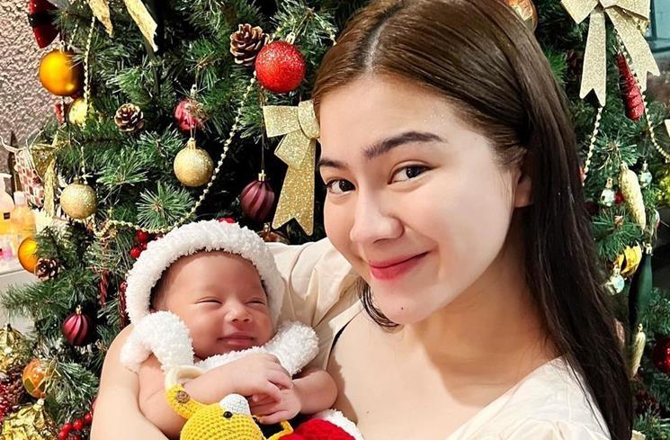 Momen Felicya Angelista Momong Anak Pertama. (Instagram/@felicyangelista_)
