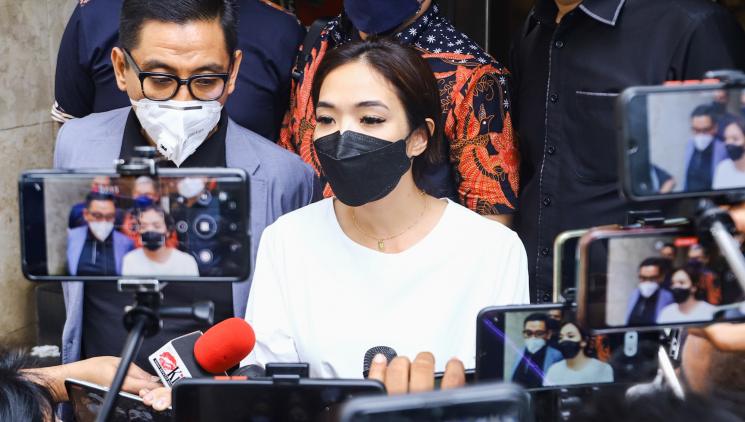 Gisella Anastasia diperiksa di Polda Metro Jaya, Jumat (10/12). [MataMata.com/Alfian Winanto]