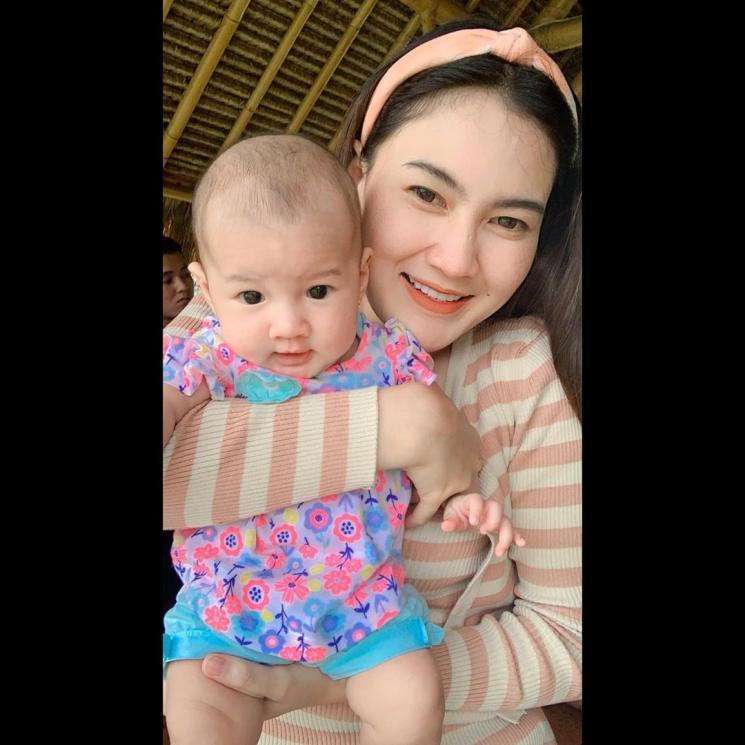 Adu Gaya Artis Momong Bayinya (Instagram/@nellakharisma)