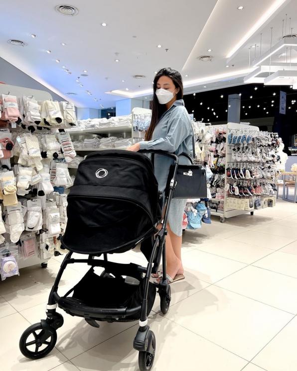 Adu Gaya Artis Momong Bayinya (Instagram/@marginw)