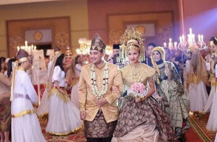 Pernikahan Artis Bertema Adat Palembang (instagram/@tyaarifinnw)