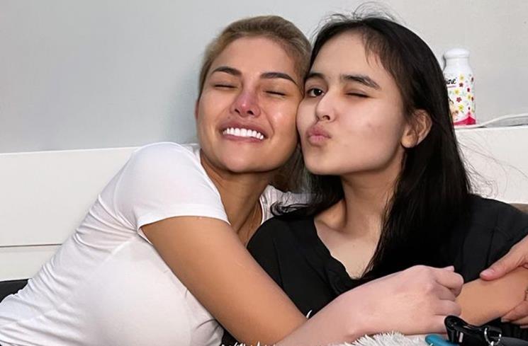Nikita Mirzani dan Laura Anna akhirnya bertemu. (Instagram/@edlnlaura)
