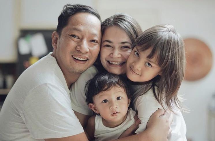 Artis Punya Dua Anak Cowok. (Instagram/@donitabhubiy)