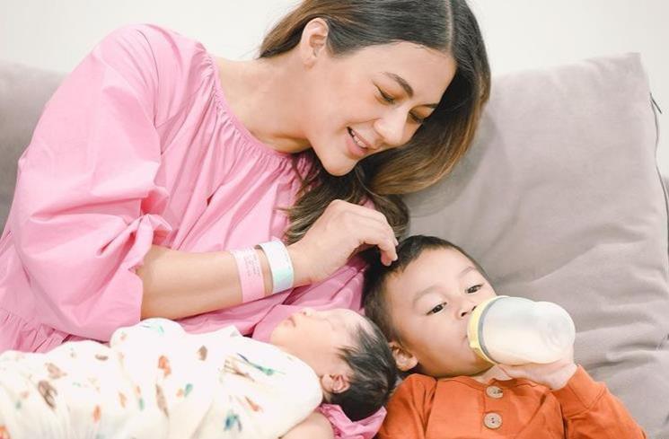 Artis Punya Dua Anak Cowok. (Instagram/@paula_verhoeven)