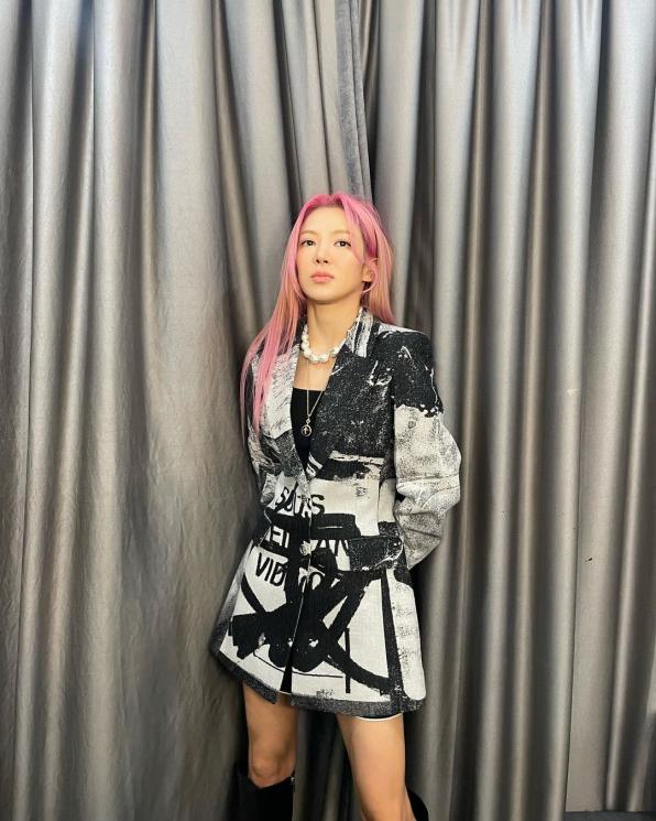 Artis yang hadiahkan rumah untuk orangtua (Instagram/@hyoyeon_x_x)