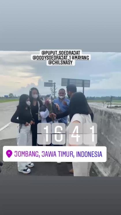 Momen Doddy Sudrajat Tabur Bunga di Tol (Instagram/irma_rachim)