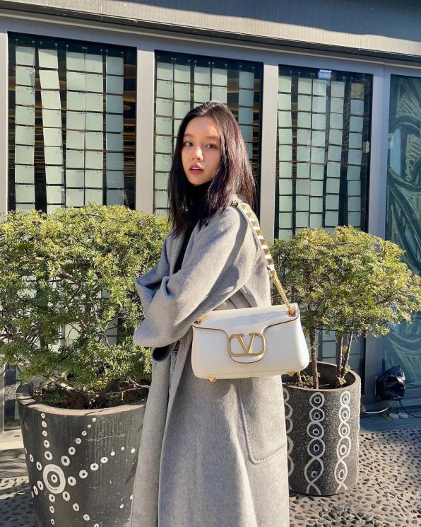 Artis yang hadiahkan rumah untuk orangtua (Instagram/@hyeri_0609)