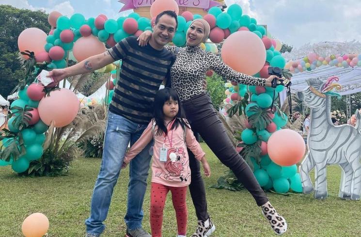 Potret Ferry Irawan Momong Vania (Instagram/vennamelindareal)
