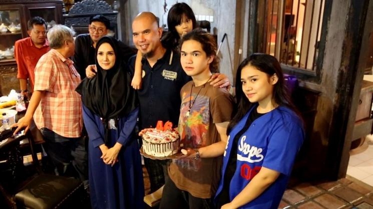 Potret Dekat Ahmad Dhani dengan Anak Mulan Jameela (Instagram/@ahmaddhaniofficial)