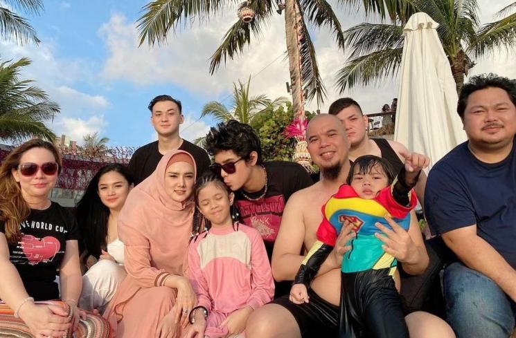 Potret Dekat Ahmad Dhani dengan Anak Mulan Jameela (Instagram/@ahmaddhaniofficial)