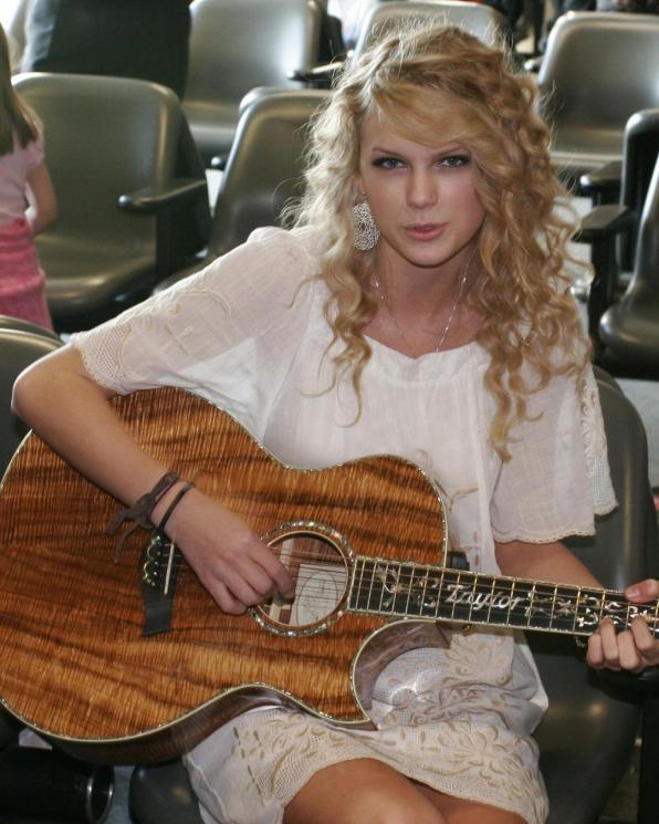Transformasi Taylor Swift (Instagram/@swiftie.angels)