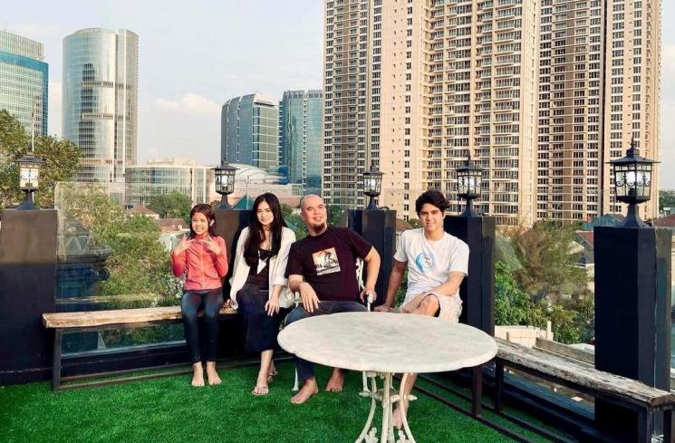 Potret Dekat Ahmad Dhani dengan Anak Mulan Jameela (Instagram/@ahmaddhaniofficial)