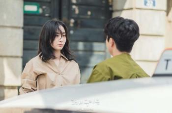 Sinopsis Our Beloved Summer Episode 15: Kook Yeon Su Menangis di Depan Rumah Choi Ung