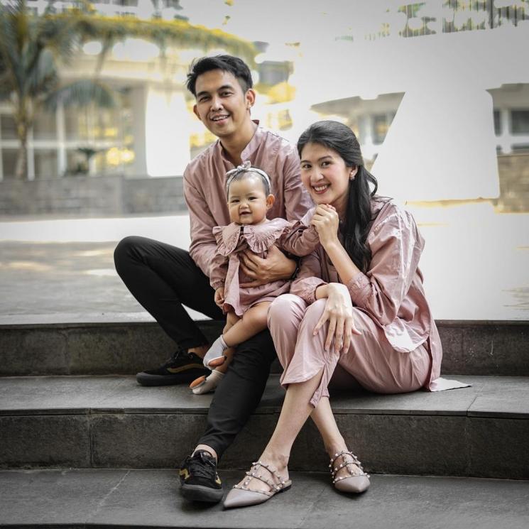 Artis Berjuang Jalani Bayi Tabung. (Instagram/ipesinaga)