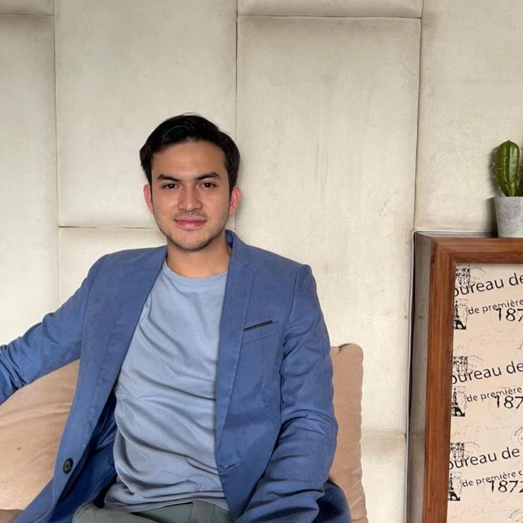 Potret Rizky Nazar Momong Keponakan (Instagram/rizkynazar20)