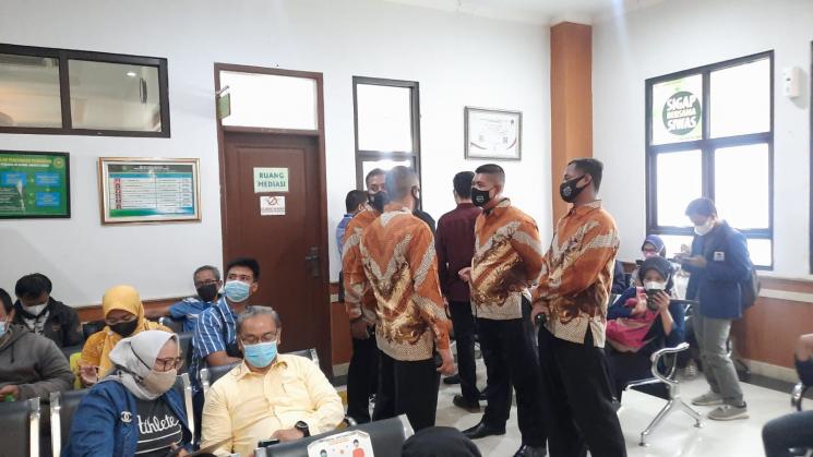 Faisal, Ayah Bibi Ardiansyah Dikawal Bodyguard. (MataMata.com/Evi Ariska)