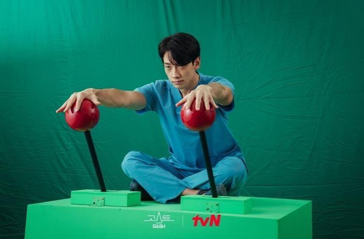 Pesona Rain di Ghost Doctor. (Instagram/@tvn_drama)