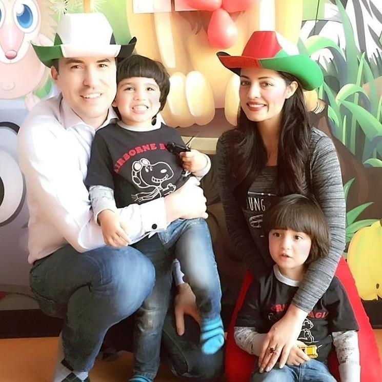 Seleb Bollywood Momong Anak Kembar. (Instagram/@realpz)