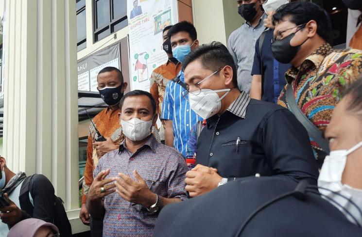 Faisal ayah Bibi Ardiansyah dan kuasa hukum Sandy Arifin. (MataMata.com/Evi Ariska)