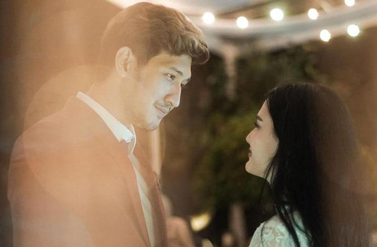 Irish Bella bagikan momen lamaran Aditya Zoni dan Yasmine. (Instagram/@_irishbella_)