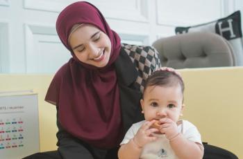 Zaskia Sungkar ke Pasar Tradisional Pakai Sepatu Jutaan, Modelnya Tuai Sorotan: Nggak Kaleng-kaleng!