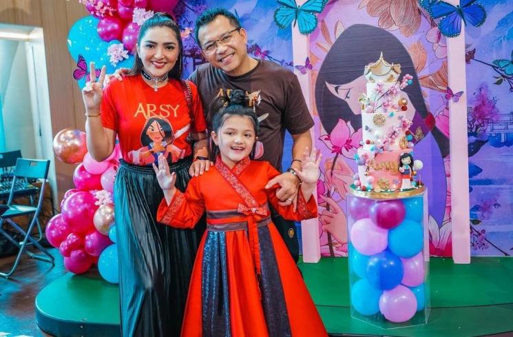 Momen Ulang Tahun Arsy Hermansyah (Instagram/@ananghijau)