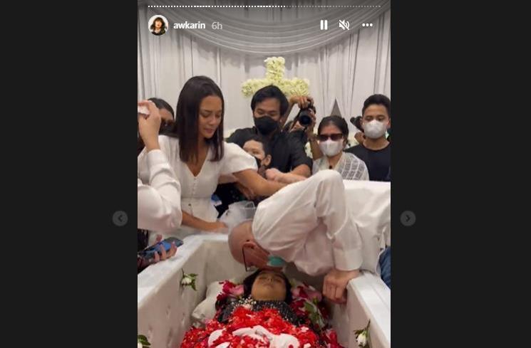 Potret Laura Anna dan Ayah. (Instagram/@awkarin)