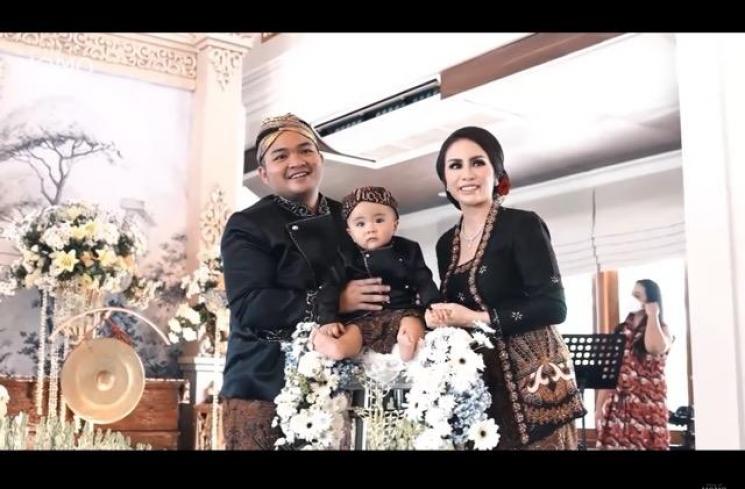 Potret Tedak Siten Anak Momo Geisha (YouTube/Momo Youtube Channel)