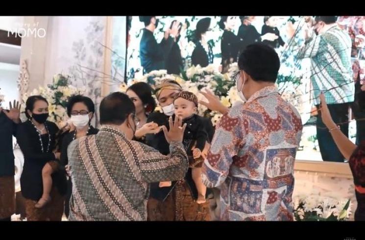Potret Tedak Siten Anak Momo Geisha (YouTube/Momo Youtube Channel)