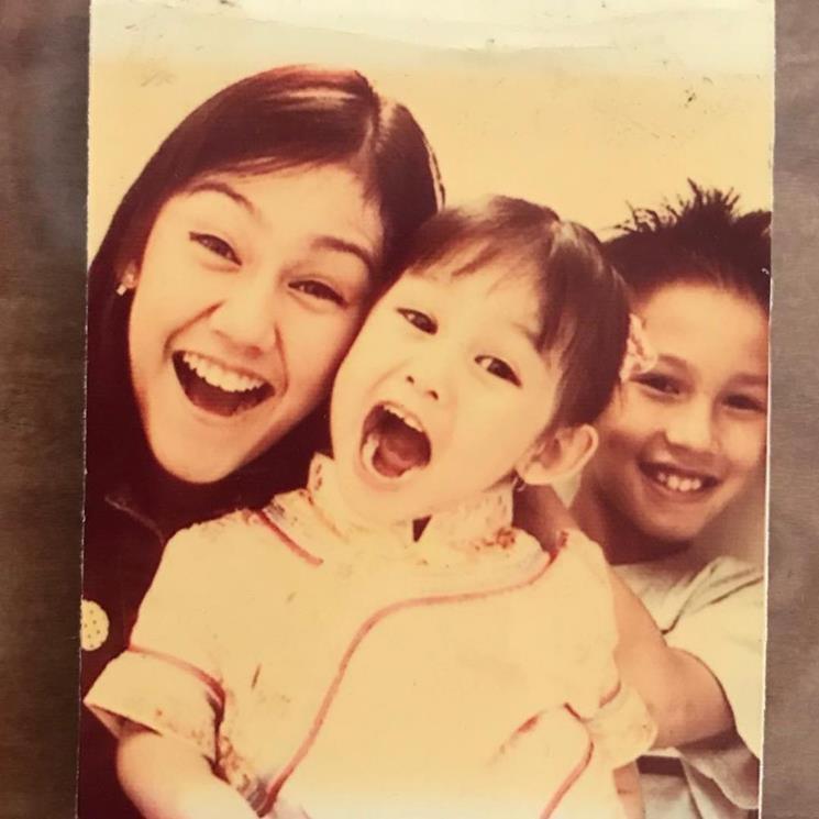 Potret Masa Kecil Vanesha Prescilla dan Sissy Priscillia. (Instagram/@vaneshaass)