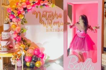 9 Potret Ulang Tahun Natasha Wilona Bertema Barbie, Ada Verrell Bramasta