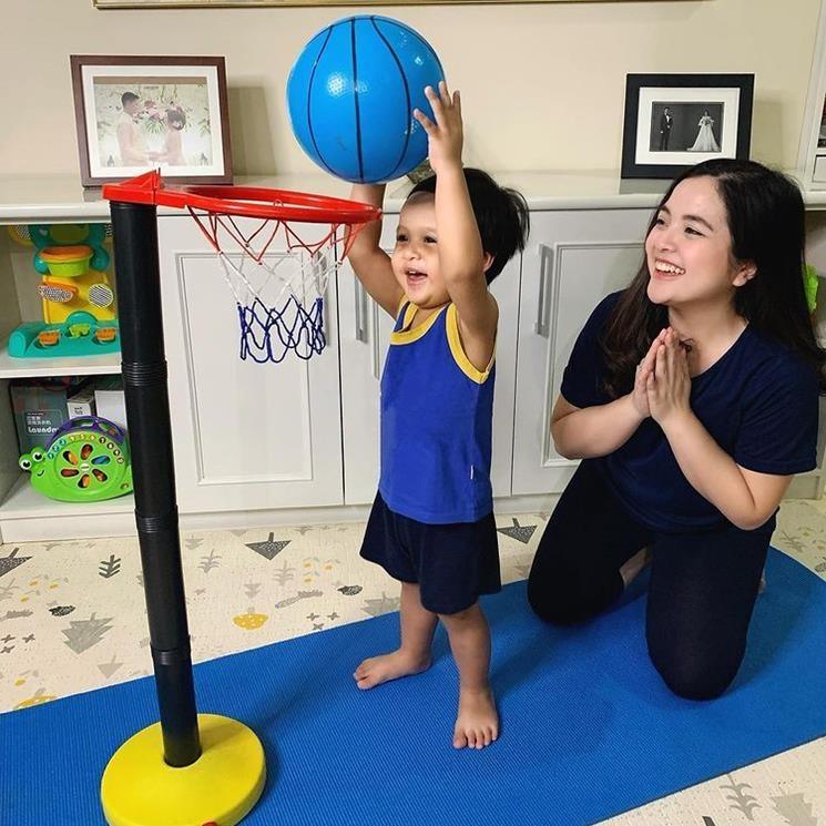 Tasya Kamila Momong Anak. (Instagram/@tasyakamila)