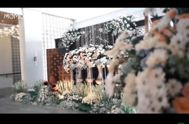 Potret Tedak Siten Anak Momo Geisha (YouTube/Momo Youtube Channel)