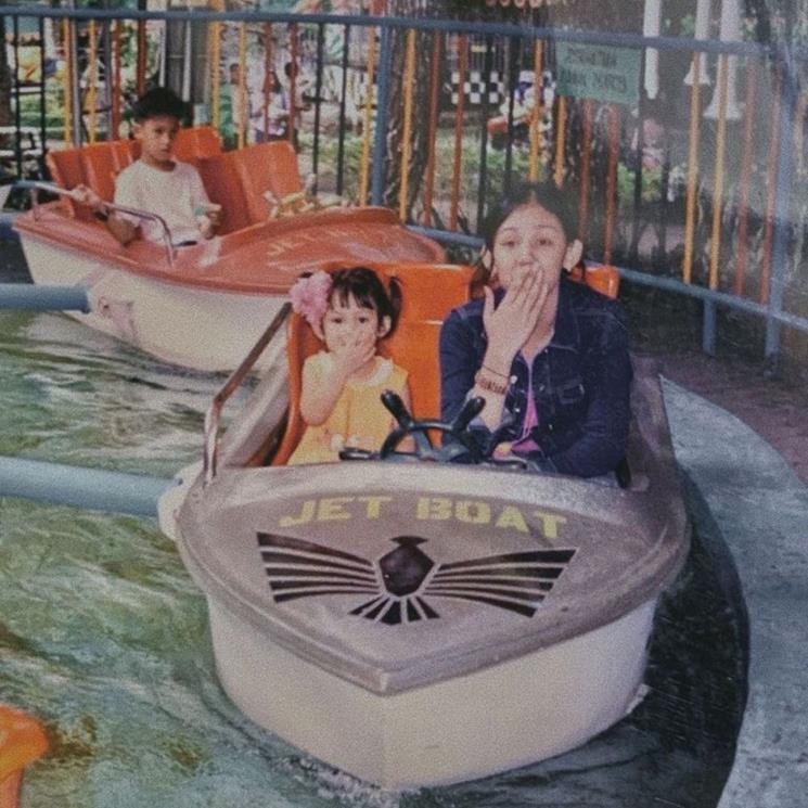 Potret Masa Kecil Vanesha Prescilla dan Sissy Priscillia. (Instagram/@sysiio)