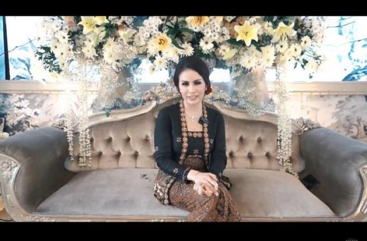 Potret Tedak Siten Anak Momo Geisha (YouTube/Momo Youtube Channel)