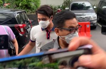 Wajah Tegang Rizky Billar Datangi Polda Metro Jaya, Bungkam Ogah Bereaksi
