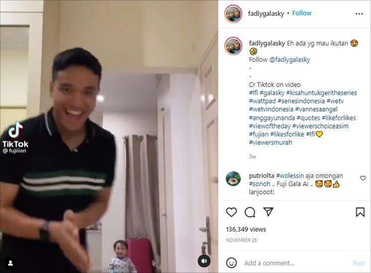 Potret Fadly Faisal Momong Gala Sky. (Instagram/@fadlygalasky)