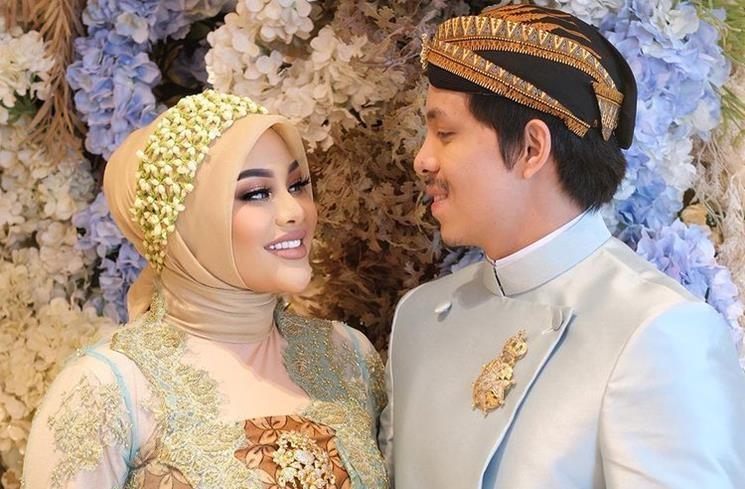 Aurel Hermansyah dan Atta Halilintar di acara 7 bulanan. (Instagram/@dhirmanputra)
