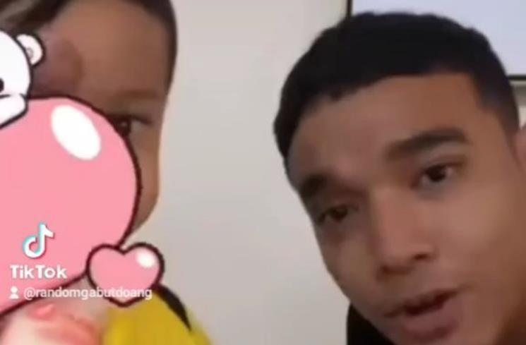 Potret Fadly Faisal Momong Gala Sky. (Instagram/@fadlygalasky)